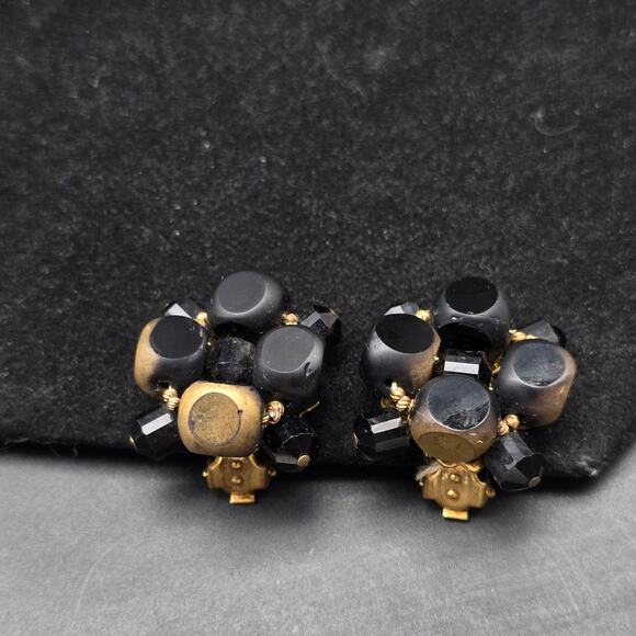 Signed Eugene Black Beaded Cluster Clip On Earrings Brushed Gold Tone Vintage - Picture 6 of 6